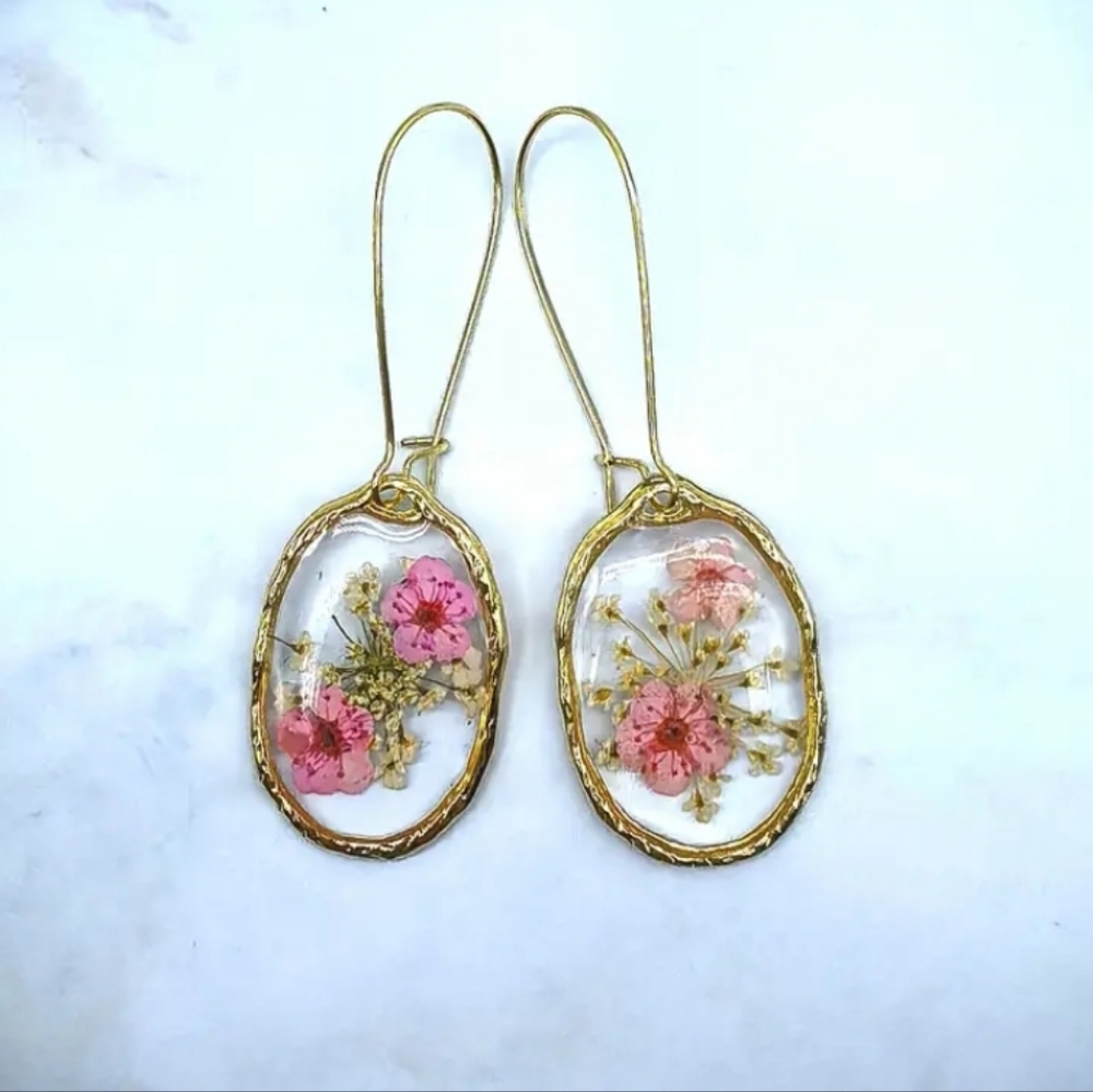 ๐๏ธ Artisan With Real Floral & Resin Elegant Gold and Pink Floral Earrings - Picture 2 of 2